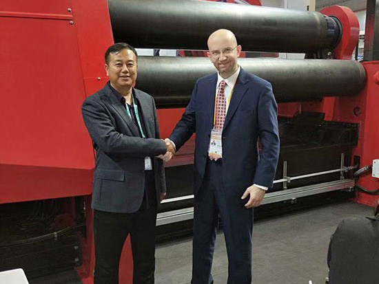 王立钢董事长参加首届中国国际进口博览会
